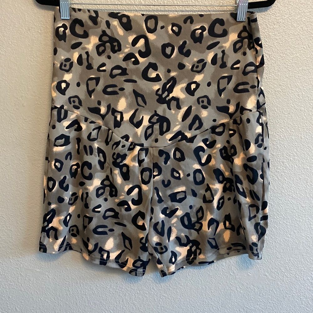Maternity leopard print biker shorts- Size XXL